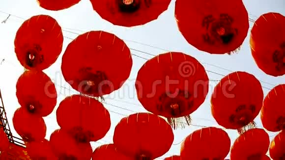 红灯笼随风摇曳元素东方中国新年视频的预览图