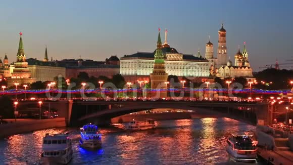 莫斯科克里姆林宫的夜景视频的预览图