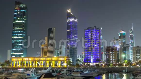 在科威特的SharqMarina夜间时间推移过度的游艇和船只中东科威特市视频的预览图