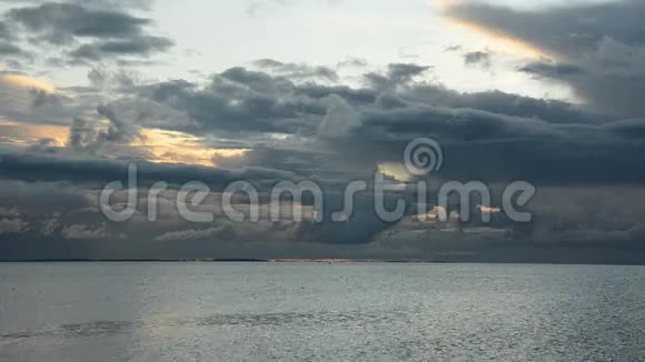 清晨的海云视频的预览图