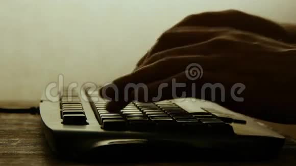 输入电脑键盘轮廓视频的预览图