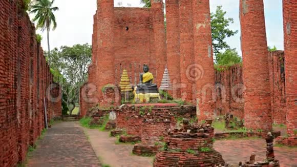 一座大型佛教寺庙的废墟泰国Ayuthaya视频的预览图