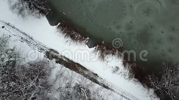 飞越德国典型的冬季景观视频的预览图