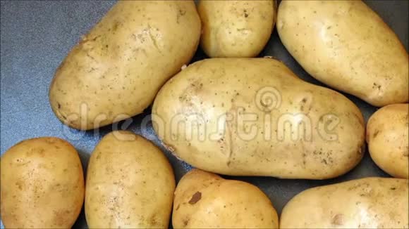 土豆的质地视频的预览图