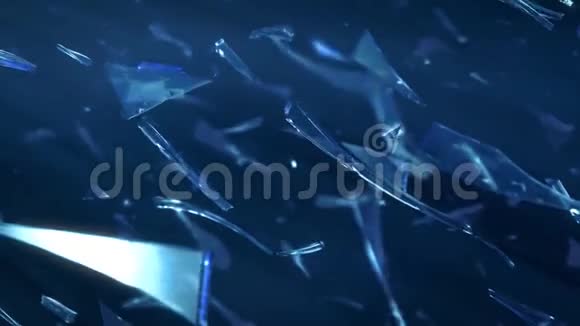 蓝色背景下的玻璃碎片视频的预览图