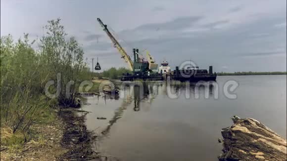 河吊在运行视频的预览图