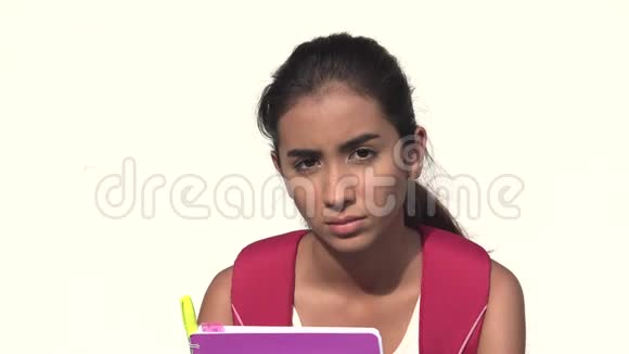 严重的西班牙裔女青少年学生视频的预览图