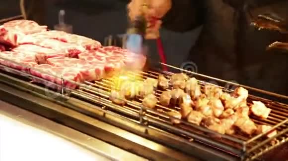 永和区乐华夜市供应商煮牛肉视频的预览图