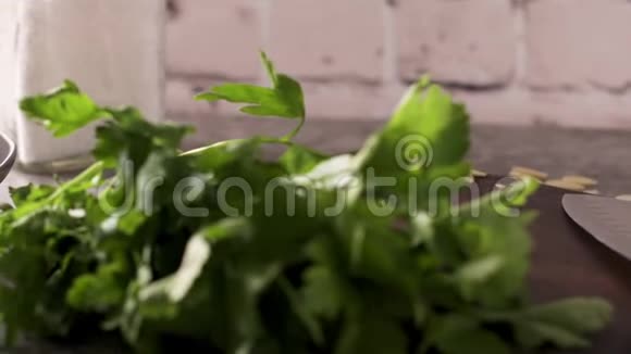 新鲜的花园草本植物视频的预览图