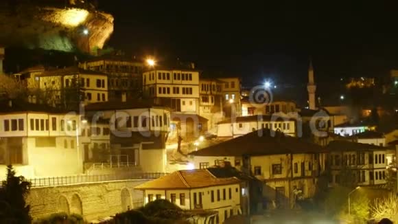 土耳其萨夫兰博鲁传统奥斯曼安纳托利亚村夜间延时放大视频的预览图