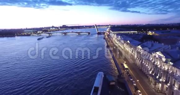 圣彼得堡的吊桥涅瓦河白色灯光视频的预览图
