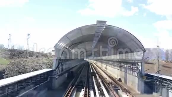 地铁隧道列车操作员驾驶的观点视频的预览图