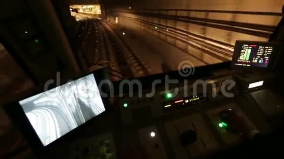 地铁列车操作员司机驾驶视频的预览图