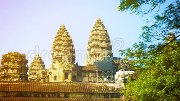 日落时分的吴哥窟柬埔寨美丽的寺庙建筑群视频的预览图