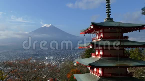 蓝山背景下富士山的形象视频的预览图