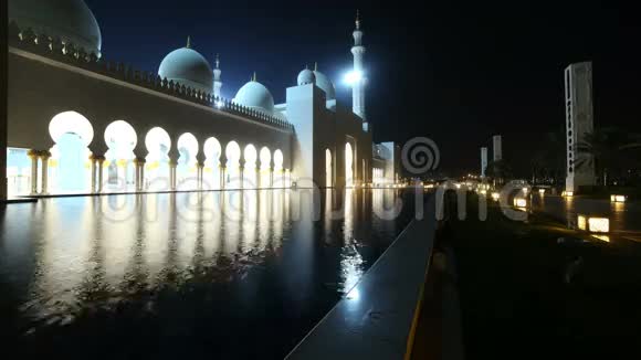 夜光清真寺时间从阿布扎比阿联酋视频的预览图