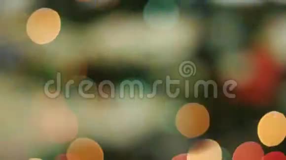 五颜六色的圣诞树潘潘视频的预览图