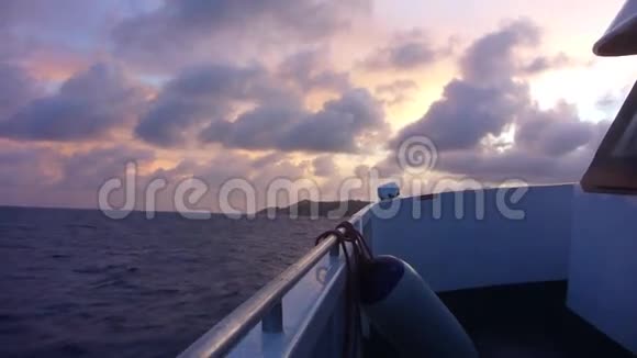 日落时登上印度洋塞舌尔视频的预览图