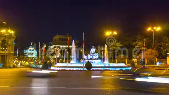 马德里夜光广场西贝勒斯喷泉通过观景4k时间流逝视频的预览图