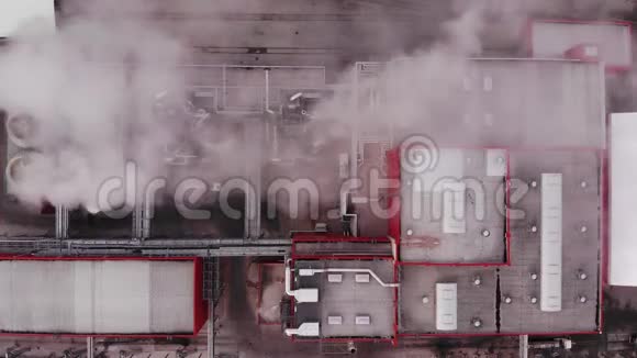 刨花板厂烟囱冒烟视频的预览图