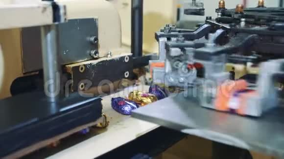 工业机器包装糖果糖果厂视频的预览图