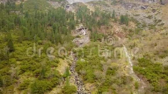 波兰塔特拉山的山瀑布视频的预览图