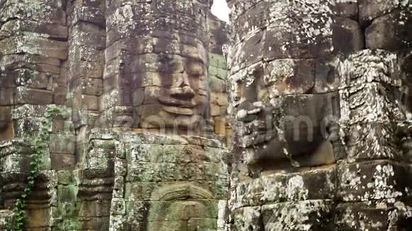 古寺塔上巨大的石面柬埔寨吴哥巴彦视频的预览图
