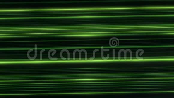 令人印象深刻的直线绿色线条闪耀在黑色的背景和旋转无缝的循环闪烁的光线在旋转视频的预览图
