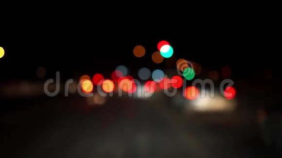 分散了夜间交通灯视频的预览图