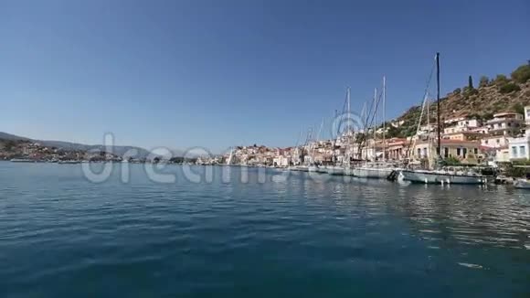 希腊爱琴海波罗岛沿岸旅行视频的预览图