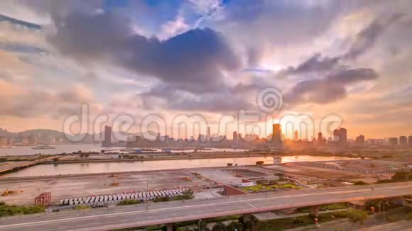 香港日落的顶景市区九龙湾景色视频的预览图