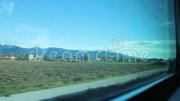 从火车窗口看乡村视频的预览图