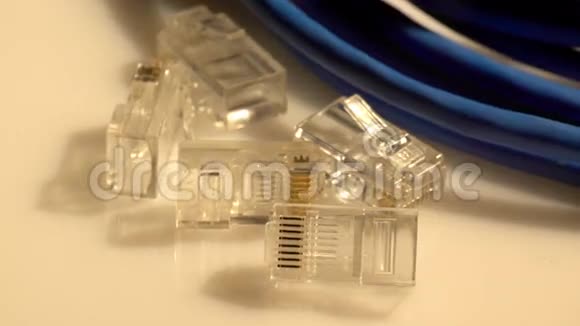 网络电缆和UTP连接器视频的预览图