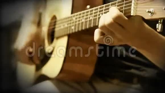 原声吉他弦和弦训练实践视频的预览图