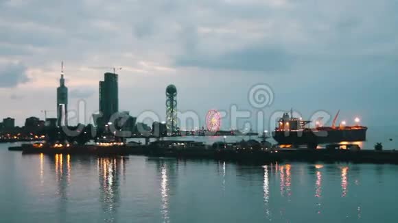 乔治亚州巴统之夜城巴统海港视频的预览图
