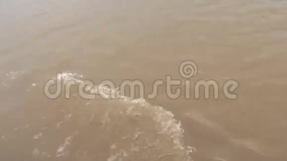 湄公河上的水波荡漾视频的预览图