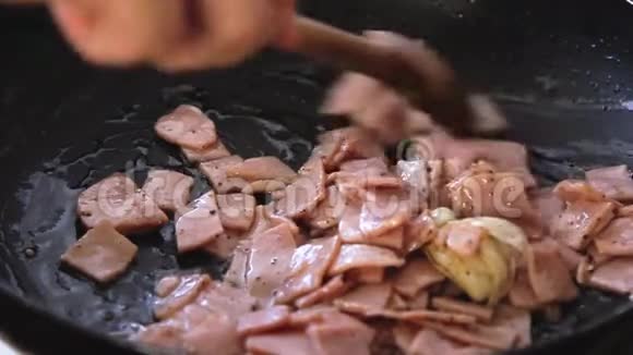 烹饪意大利意大利意大利面碳原粉食谱视频的预览图