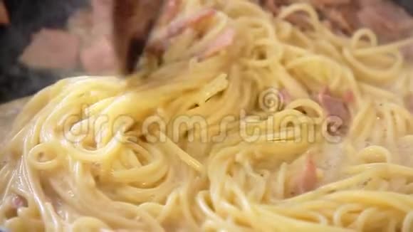烹饪意大利意大利意大利面碳原粉食谱视频的预览图