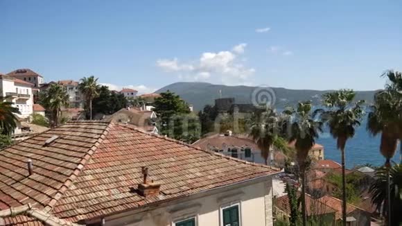 有橙色瓷砖屋顶的房子克罗地亚和黑山的住房视频的预览图