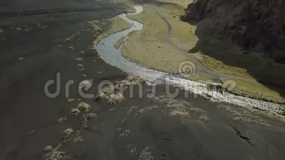 冰岛的河流视频的预览图