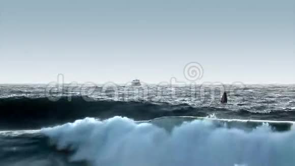 在波涛汹涌的海洋中航行前往港口视频的预览图
