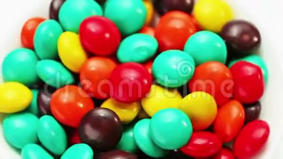 五颜六色的糖果球糖果旋转视频的预览图