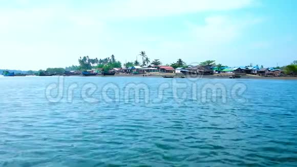 缅甸康伊河上的渔村视频的预览图