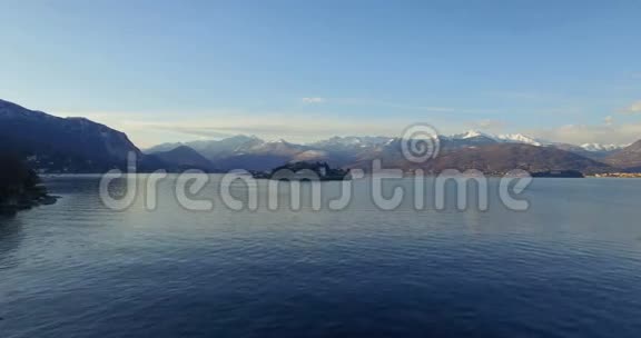 空中意大利的拉戈马吉奥尔山地景观视频的预览图