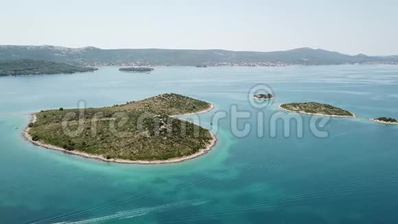 鸟瞰该岛的形状为一颗心脏克罗地亚情人岛奥托克加贾克胰岛岩石也叫otokzaza视频的预览图