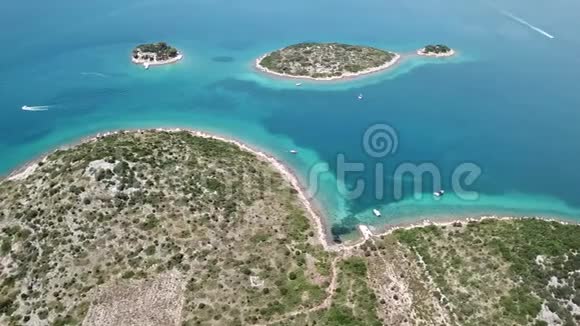 鸟瞰该岛的形状为一颗心脏克罗地亚情人岛奥托克加贾克胰岛岩石也叫otokzaza视频的预览图