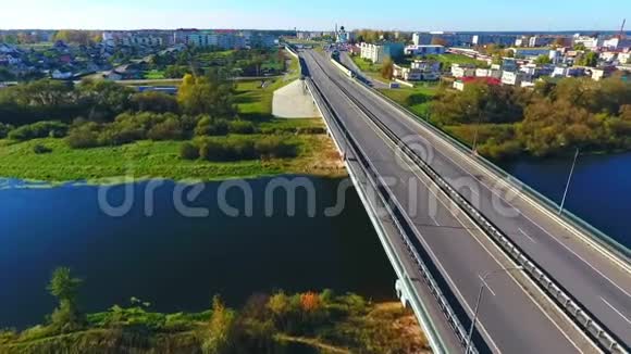 河面城市道路鸟瞰图城市高速公路景观视频的预览图