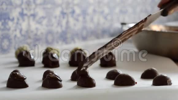 正宗自制手工有机巧克力酱豪华美食视频的预览图