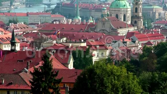 古老屋顶的景色布拉格捷克共和国视频的预览图