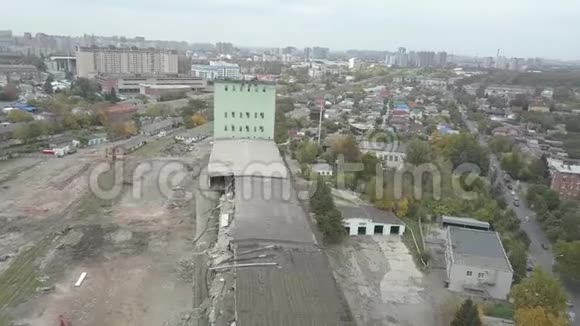 旧电梯破坏旧粮码头拆除工业厂房一栋视频的预览图